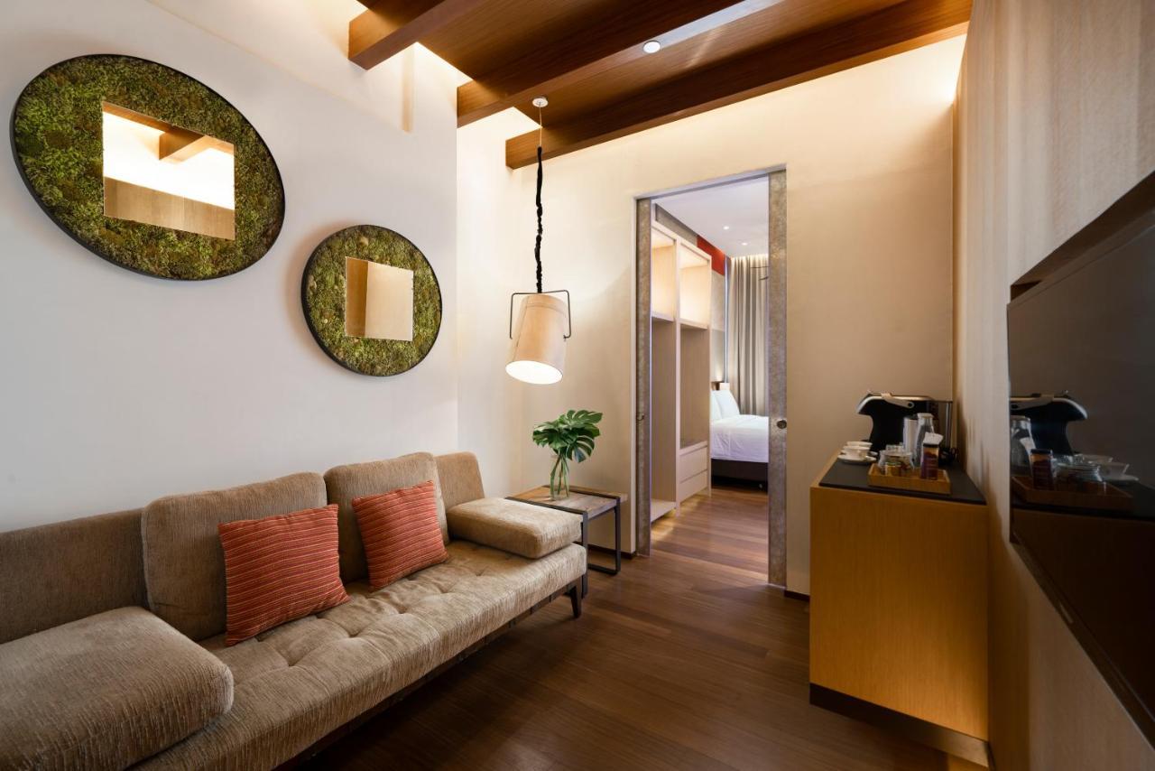 Oasia Resort Sentosa By Far East Hospitality Сингапур Екстериор снимка A suite at the hotel