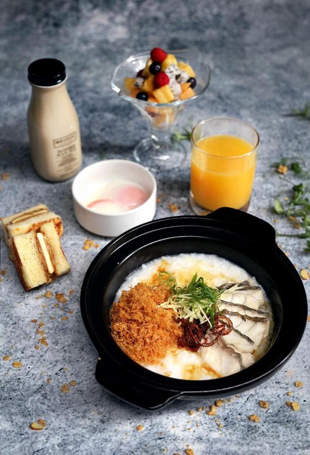 Oasia Resort Sentosa By Far East Hospitality Сингапур Екстериор снимка A bowl of congee with preserved meat and egg