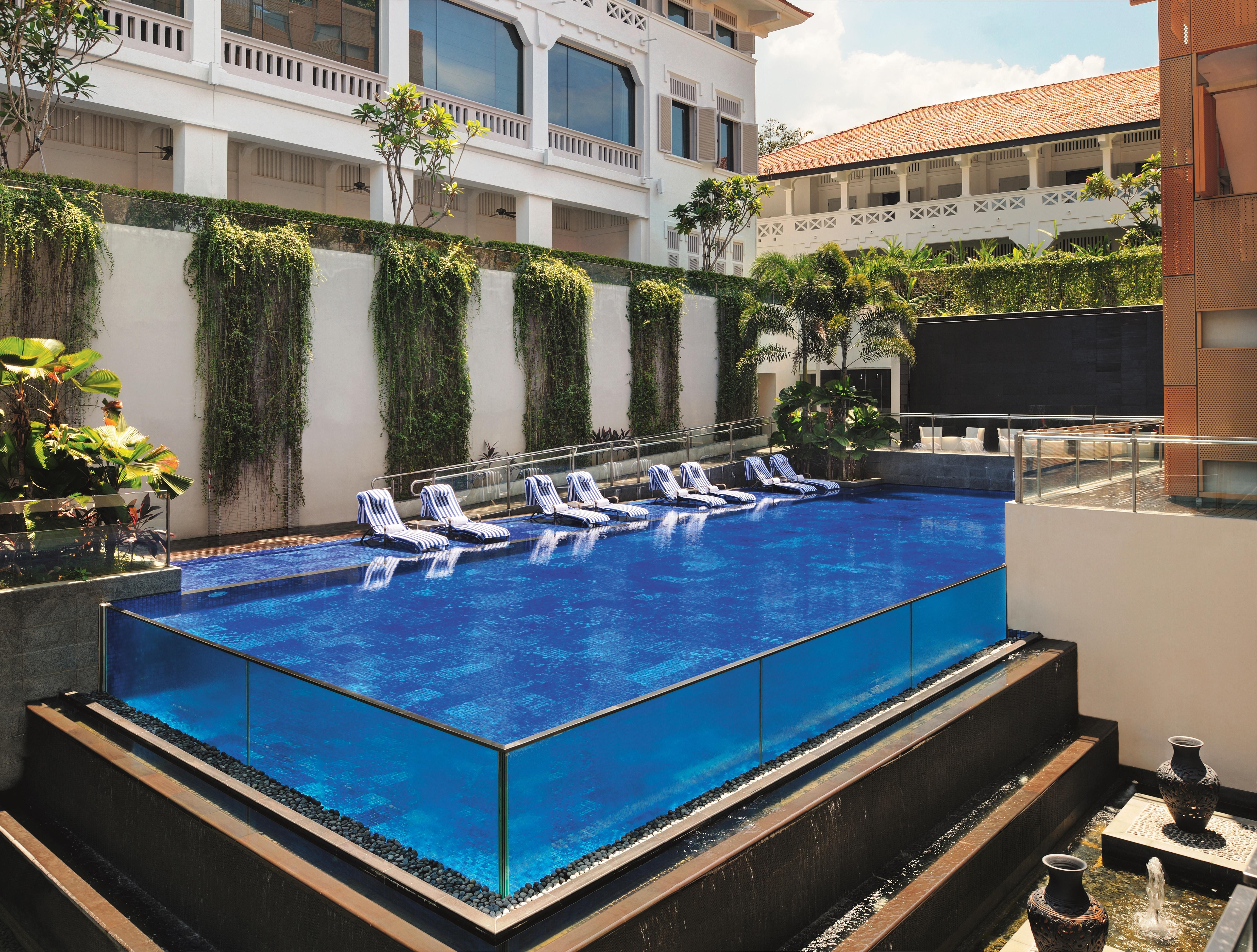 Oasia Resort Sentosa By Far East Hospitality Сингапур Екстериор снимка The pool at the hotel