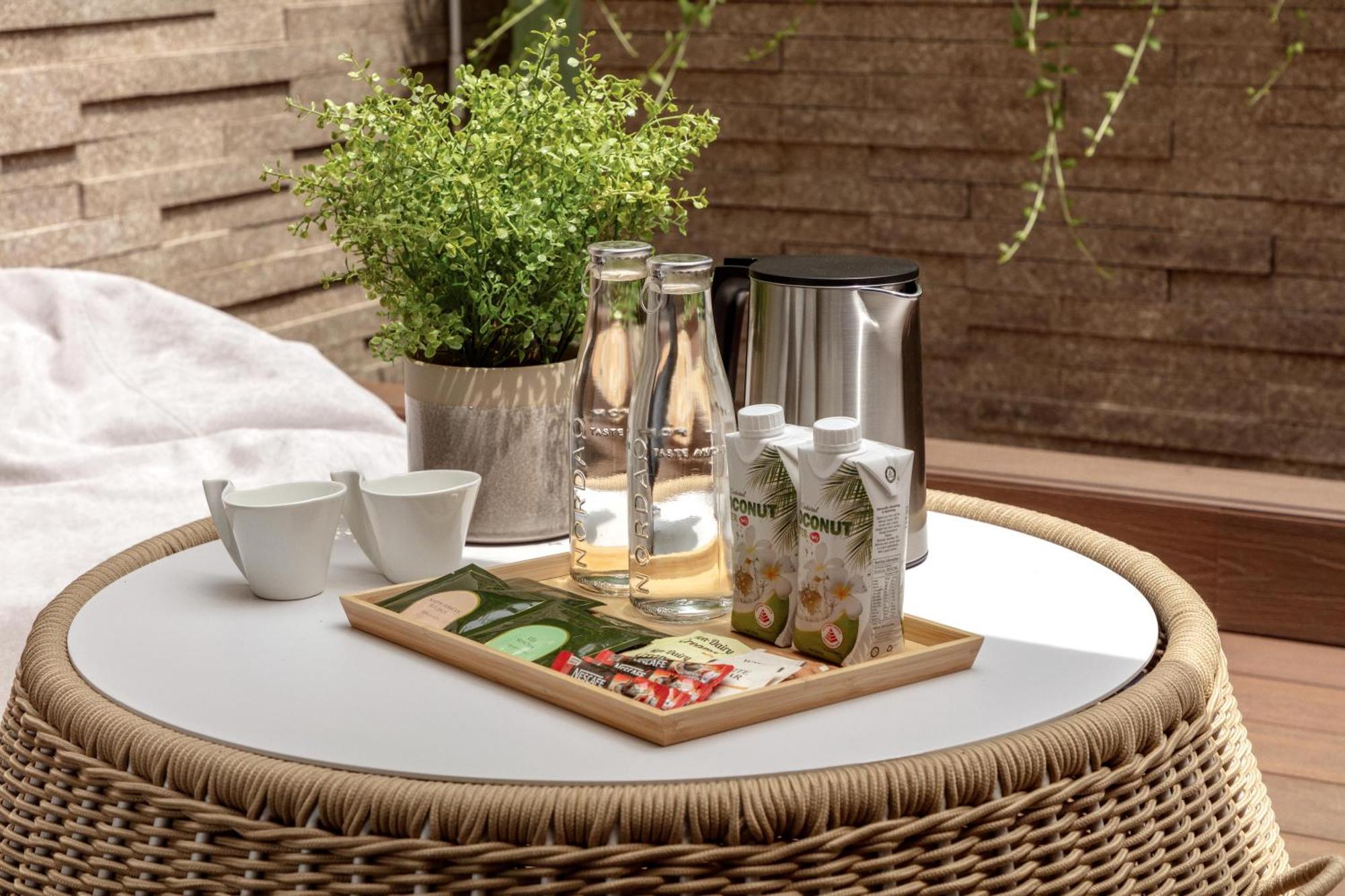 Oasia Resort Sentosa By Far East Hospitality Сингапур Екстериор снимка A tea tray
