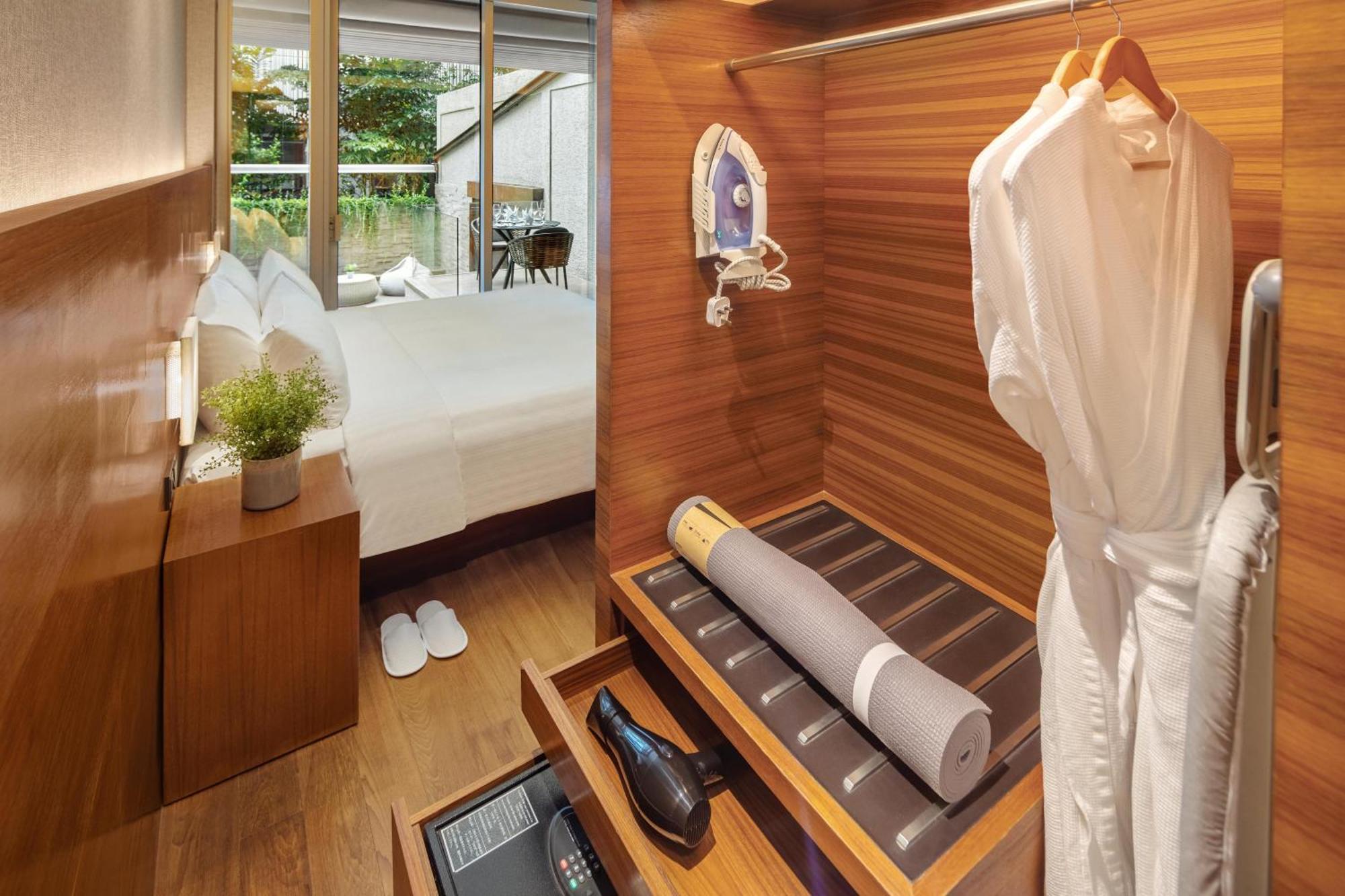 Oasia Resort Sentosa By Far East Hospitality Сингапур Екстериор снимка A room in the hotel